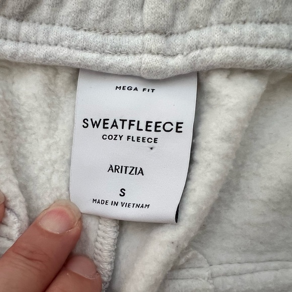 Aritzia Cozy Sweatfleece Mega Cargo Jogger - Picture 12 of 16